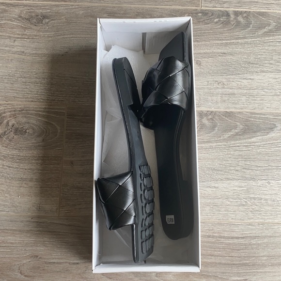 Quilted square toe sandals - Picture 2 of 3